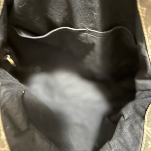 ❤️❤️ Lowest Price I can go. This purse in Hong Kong Dollars was 3300CAD - Picture 7 of 12